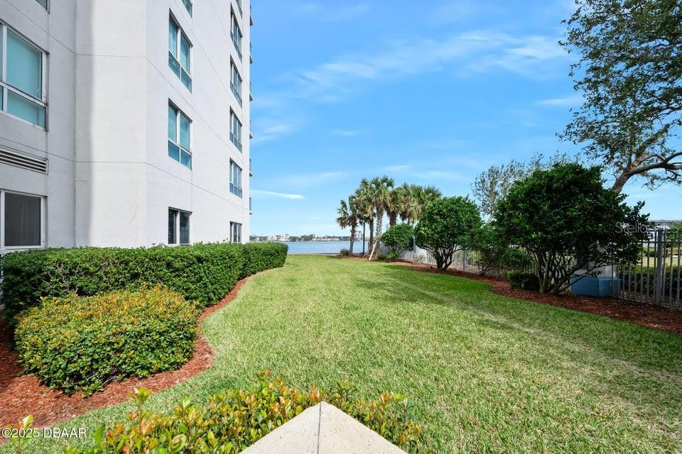 Image 29 of 51 For 231 Riverside Drive 103-1