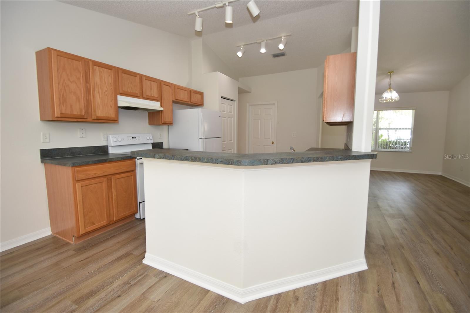 Image 10 of 30 For 33 Riverview Drive