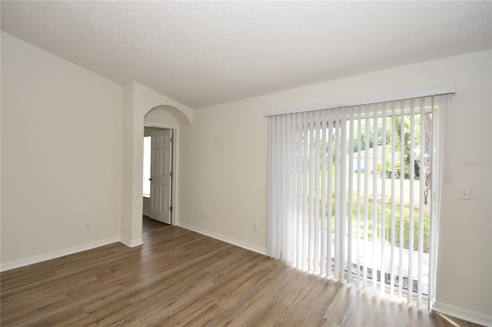 Image 14 of 30 For 33 Riverview Drive