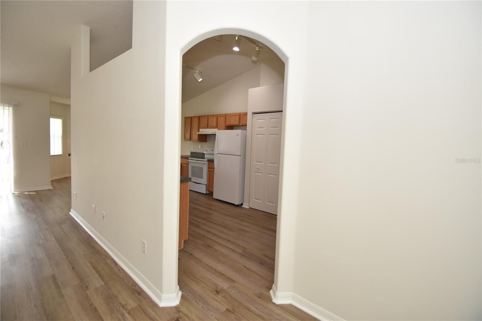 Image 6 of 30 For 33 Riverview Drive