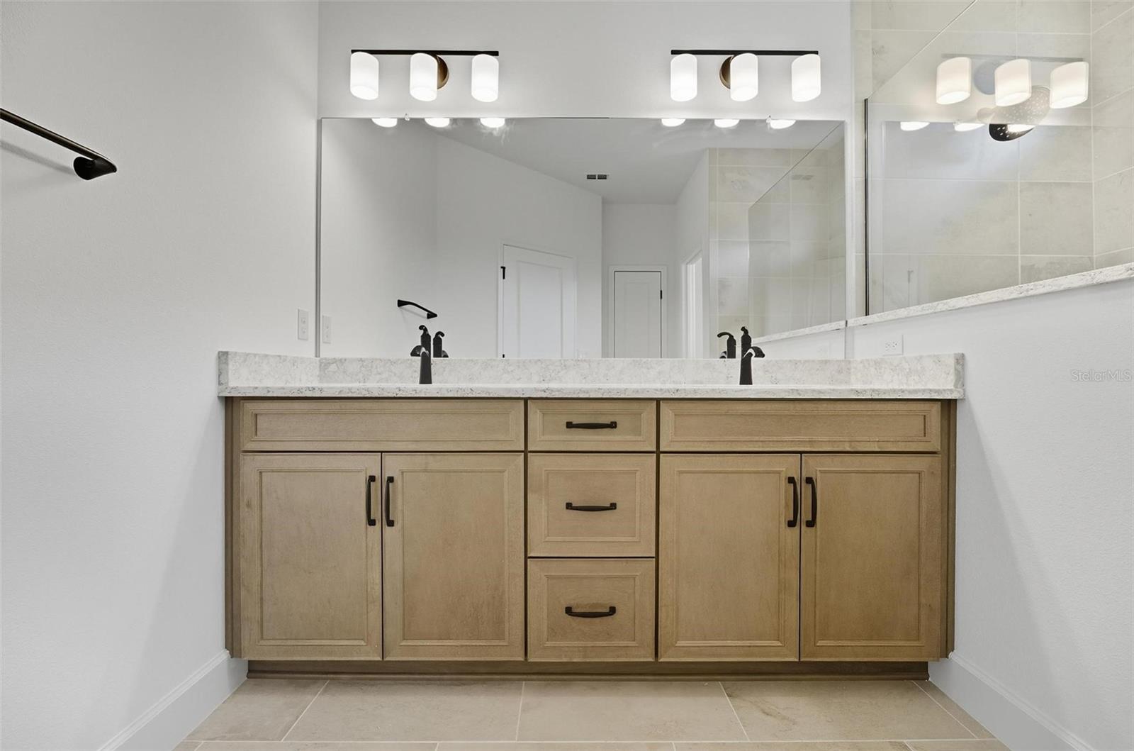 Image 41 of 60 For 3 Lakeland Way