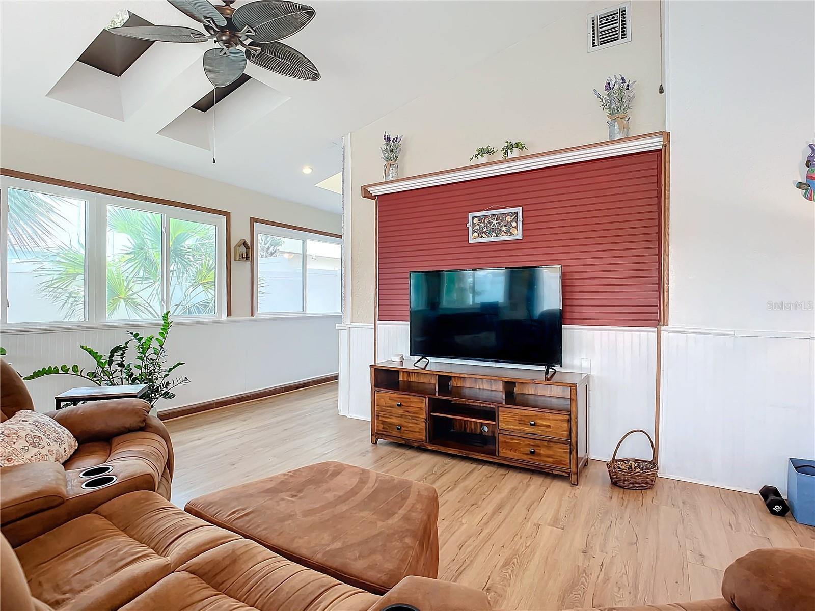 Image 30 of 56 For 325 8th Street