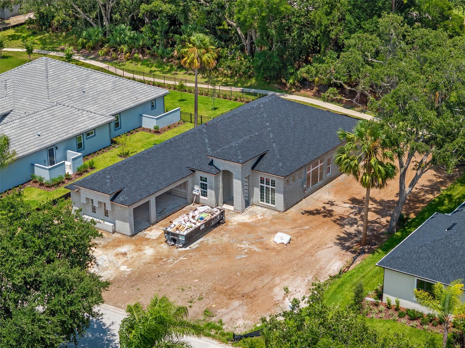 Image 2 of 44 For 19 Old Oak Drive N