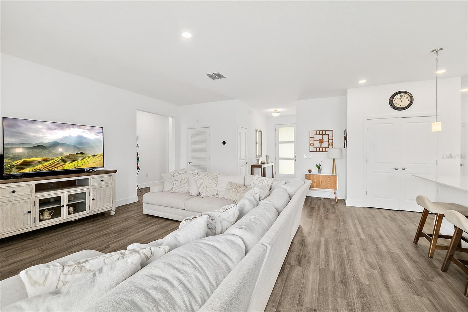 Image 5 of 44 For 62 Riverina Drive