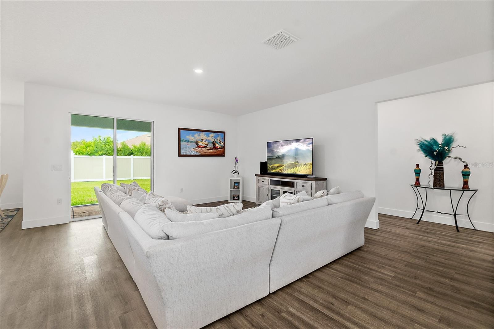 Image 8 of 44 For 62 Riverina Drive