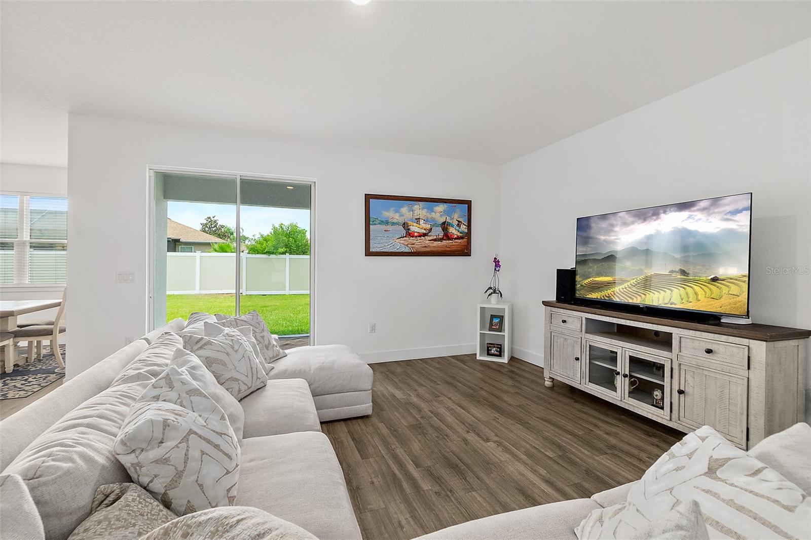 Image 9 of 44 For 62 Riverina Drive