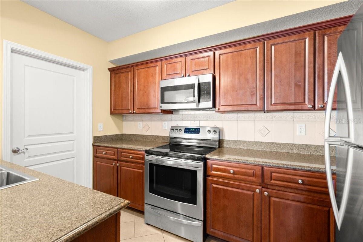 Image 10 of 60 For 200 Ocean Crest Drive 813
