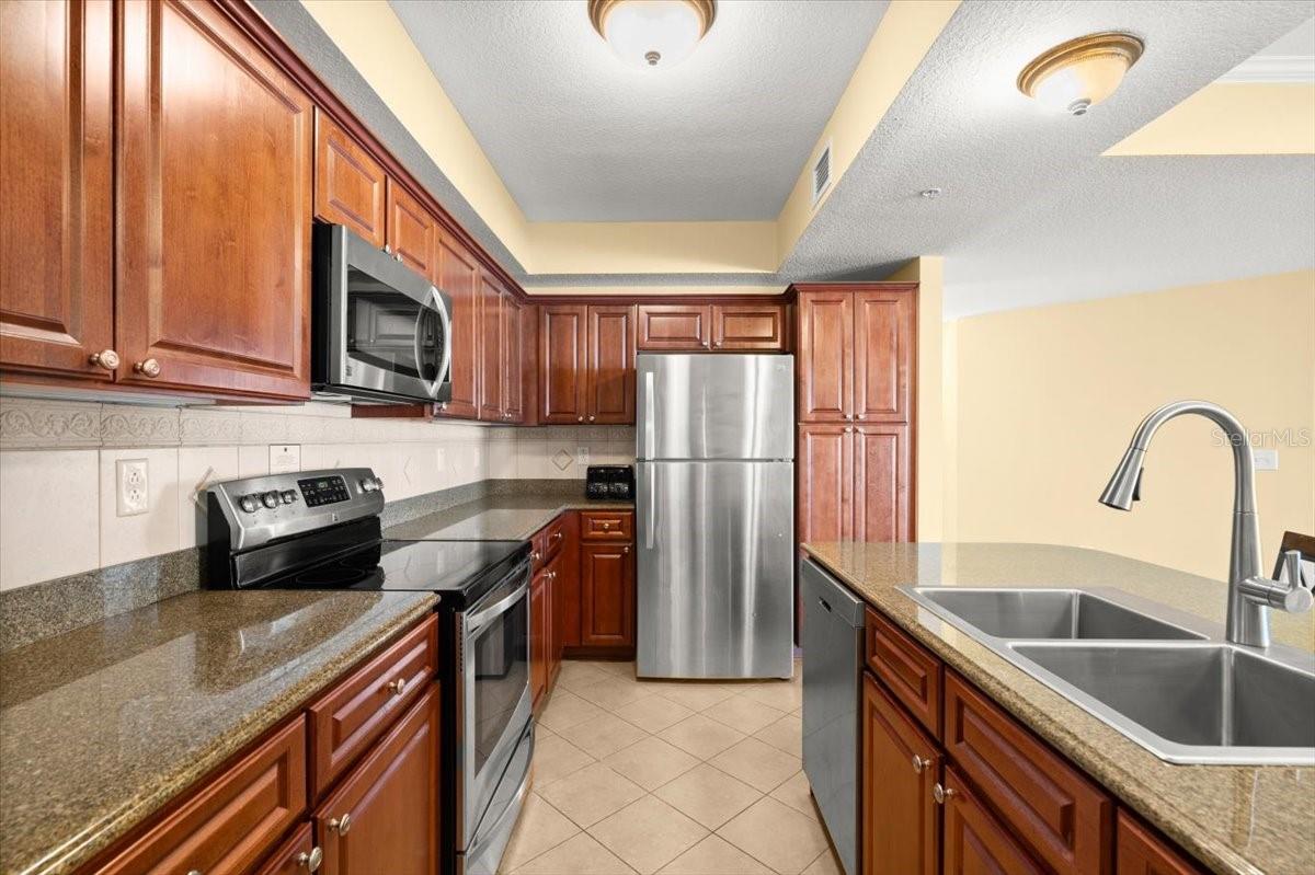 Image 13 of 60 For 200 Ocean Crest Drive 813