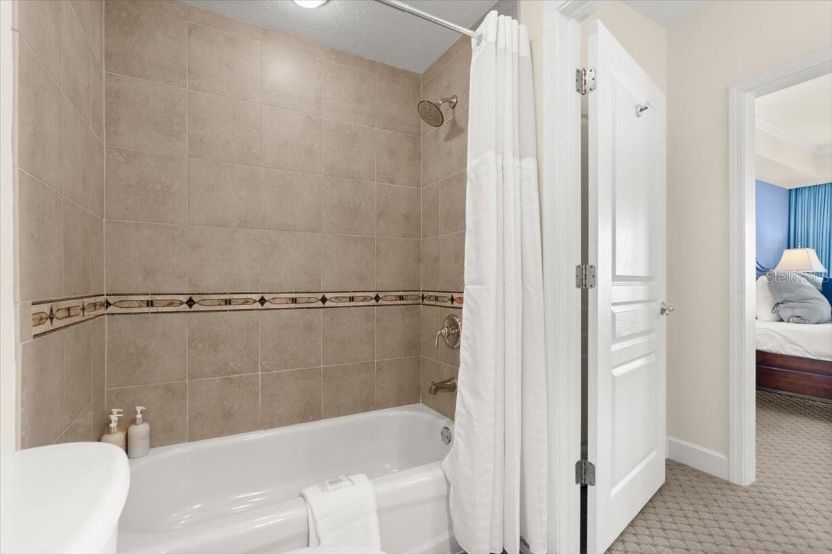 Image 32 of 60 For 200 Ocean Crest Drive 813