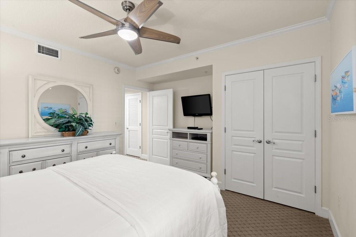 Image 36 of 60 For 200 Ocean Crest Drive 813