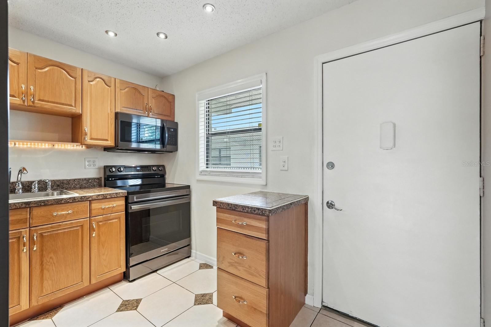 Image 3 of 26 For 1500 Virginia Avenue 201