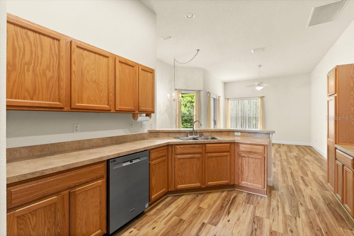 Image 4 of 48 For 1707 Southern Belle Lane