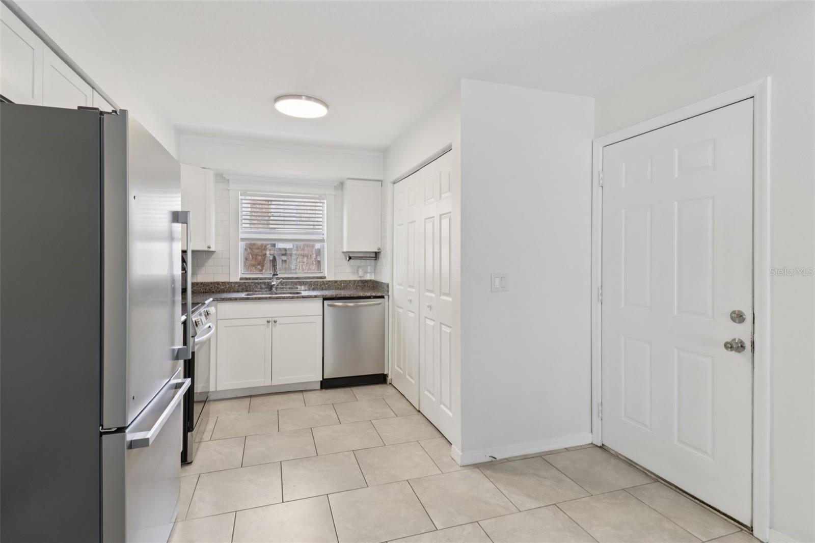 Image 10 of 22 For 275 Washington Place