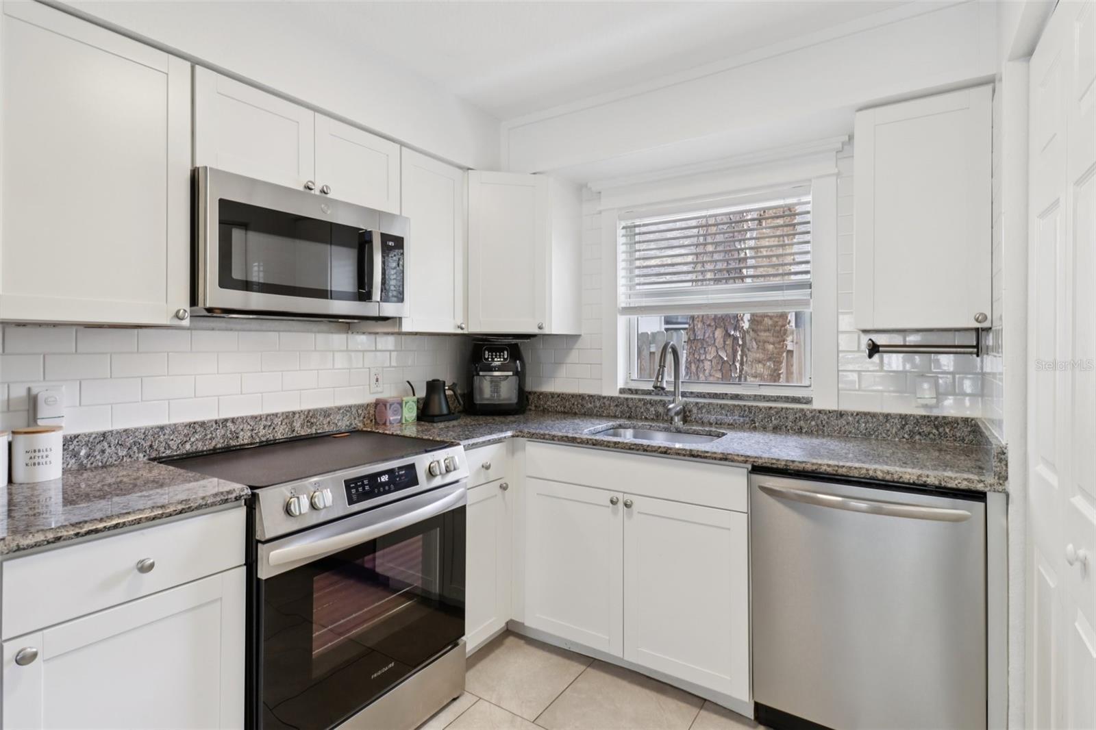 Image 11 of 22 For 275 Washington Place
