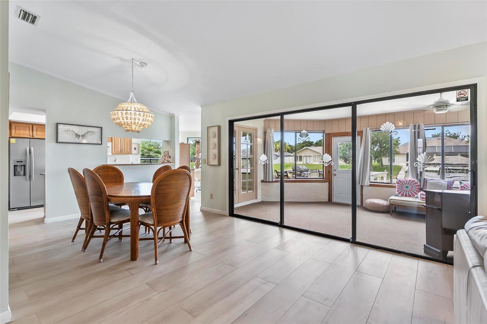 Image 11 of 48 For 25 Cottagegate Court