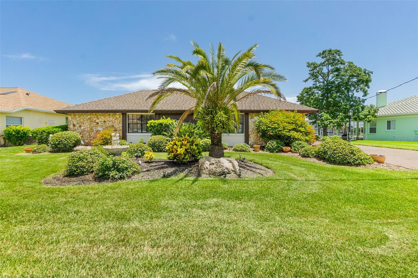 Image 10 of 50 For 6 Claridge Court N