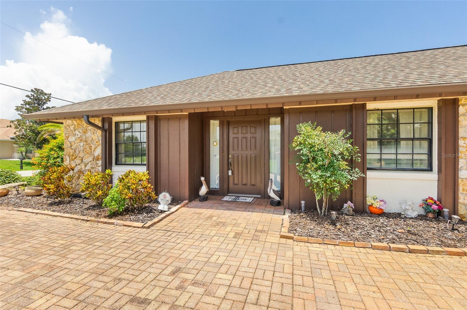 Image 12 of 50 For 6 Claridge Court N