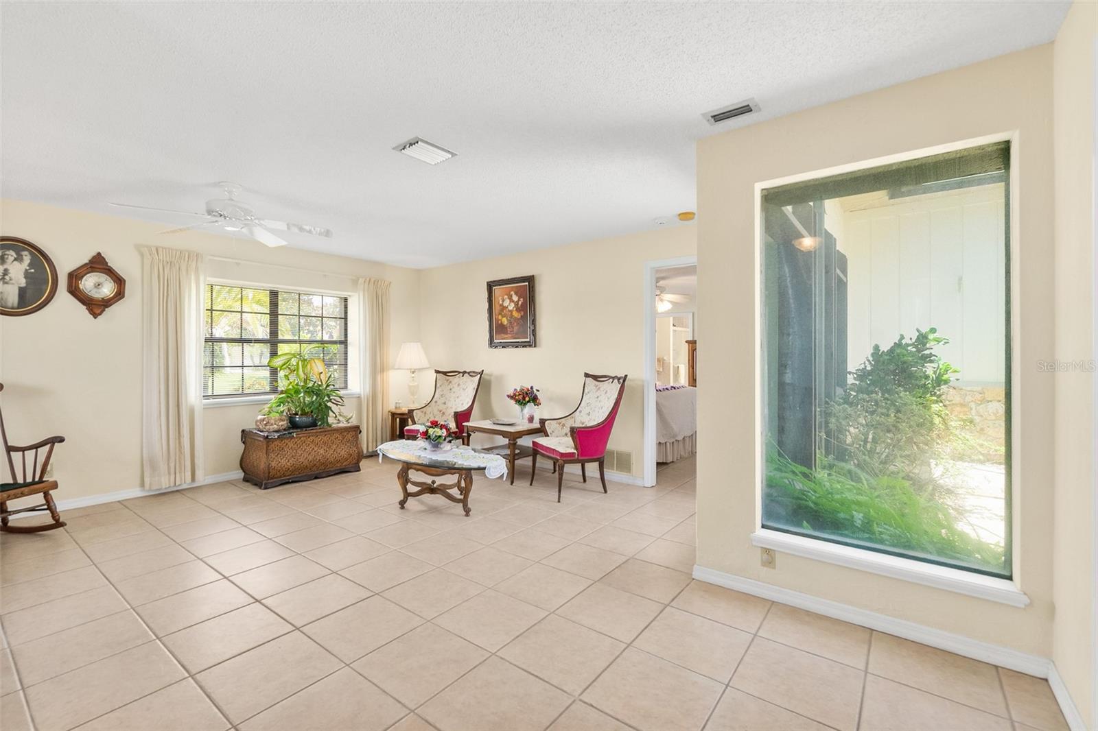 Image 15 of 50 For 6 Claridge Court N