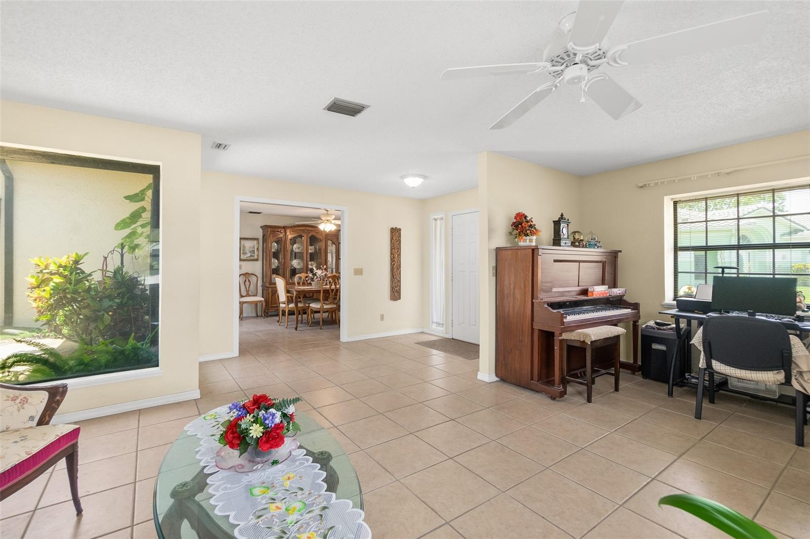 Image 16 of 50 For 6 Claridge Court N