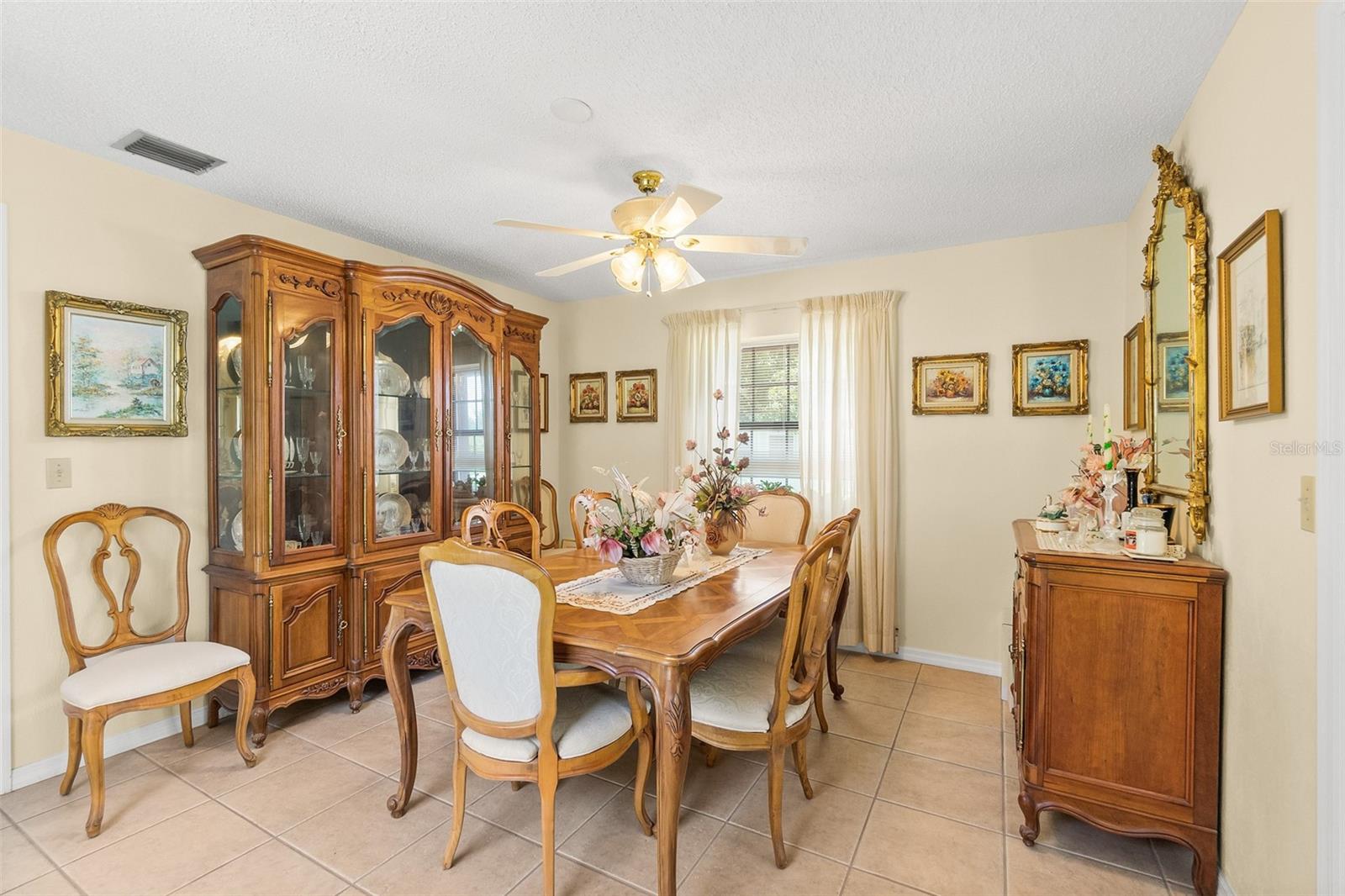 Image 24 of 50 For 6 Claridge Court N