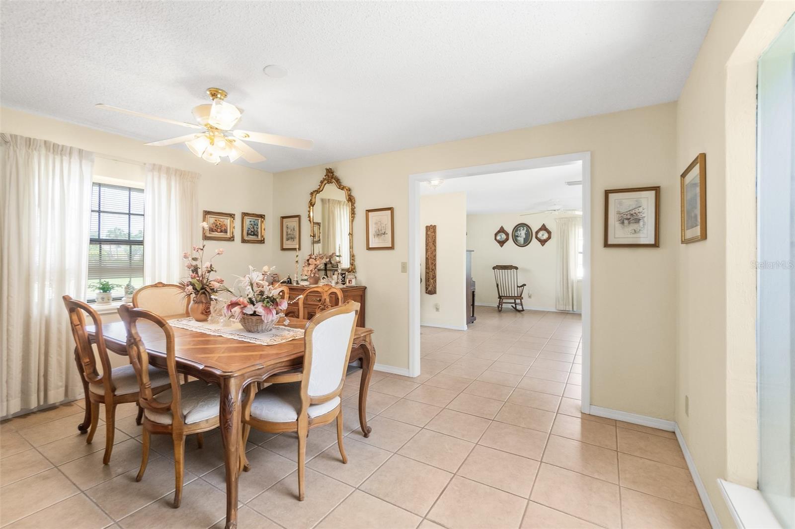 Image 25 of 50 For 6 Claridge Court N