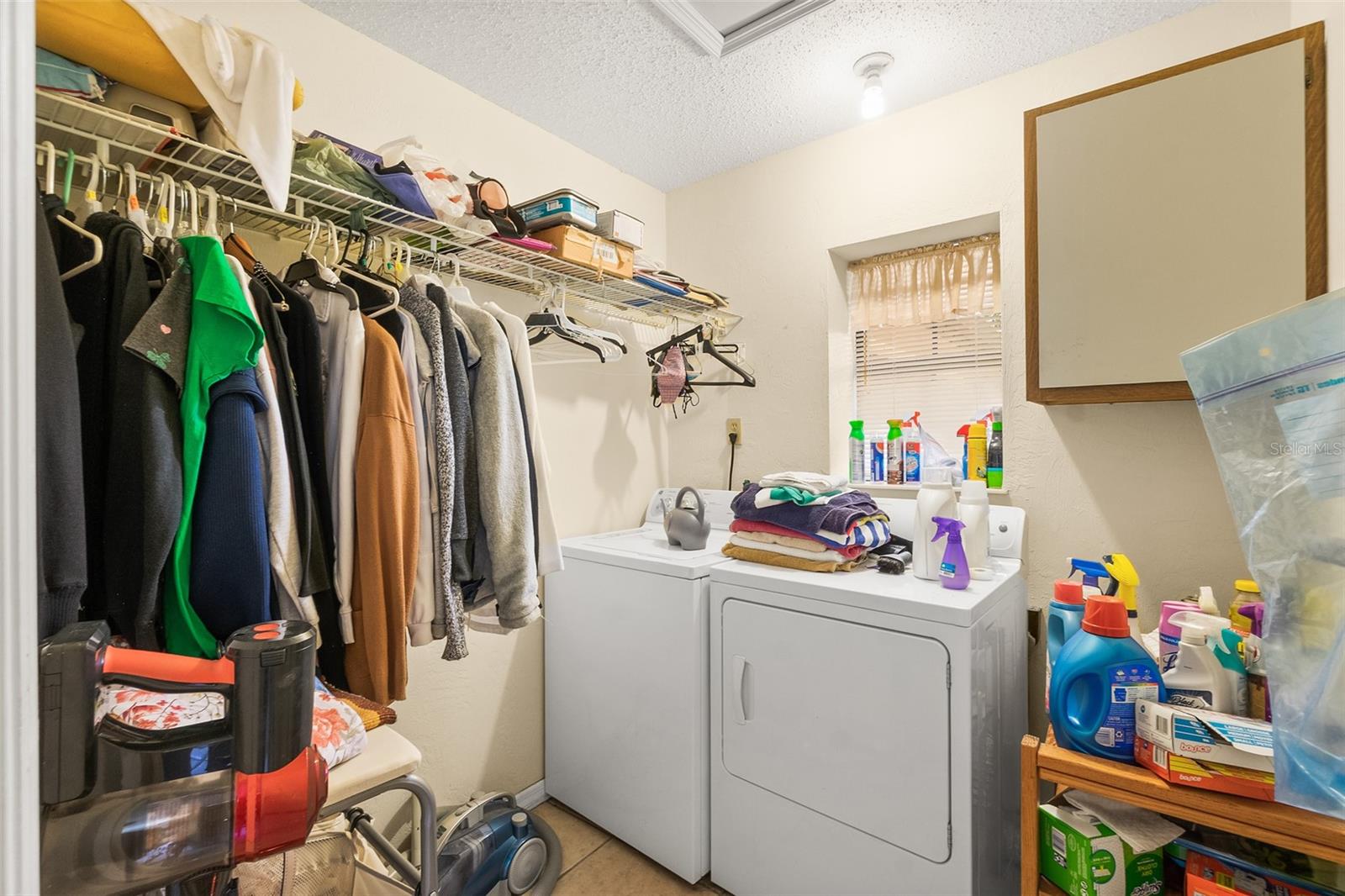 Image 27 of 50 For 6 Claridge Court N