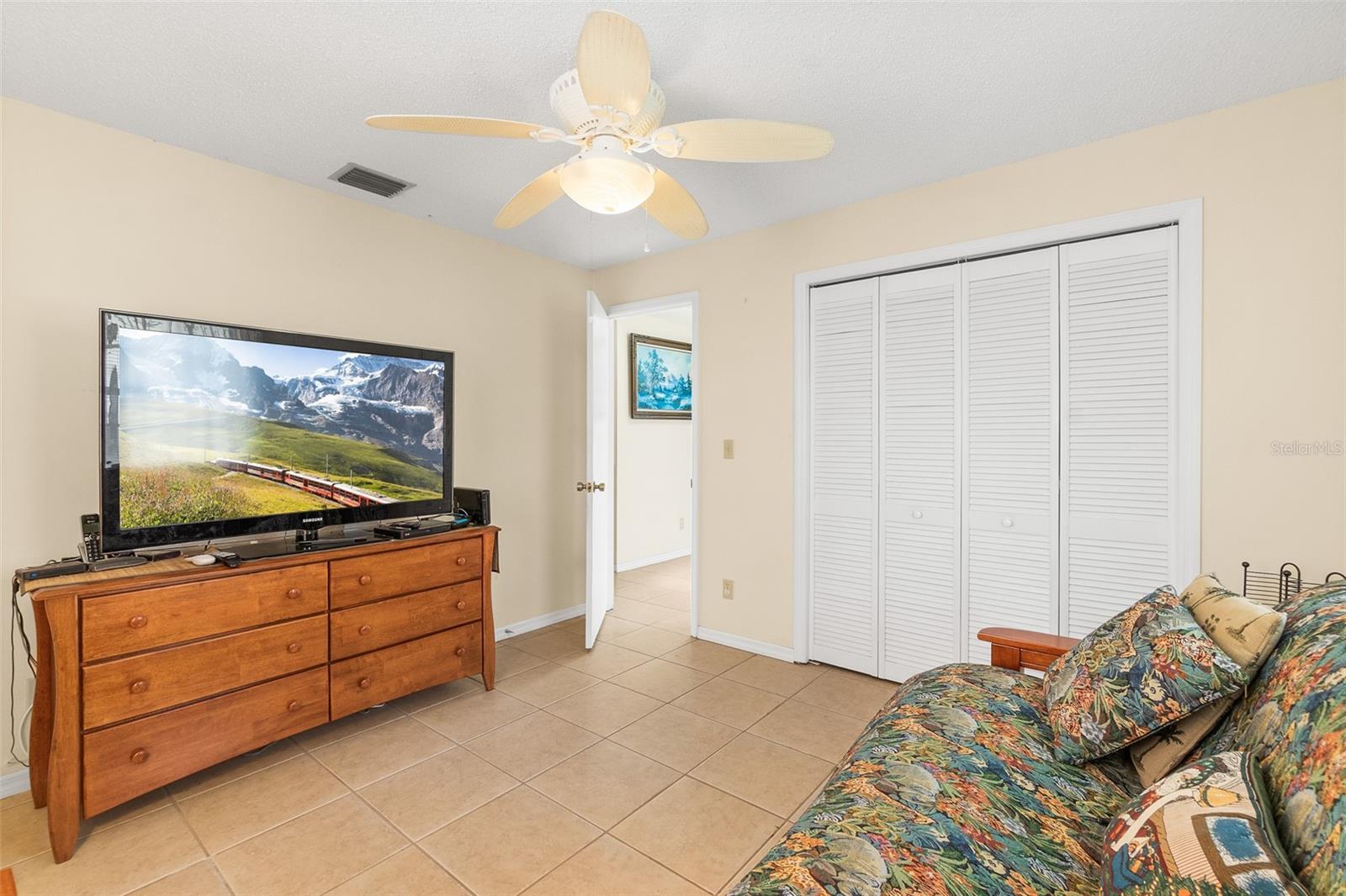 Image 31 of 50 For 6 Claridge Court N