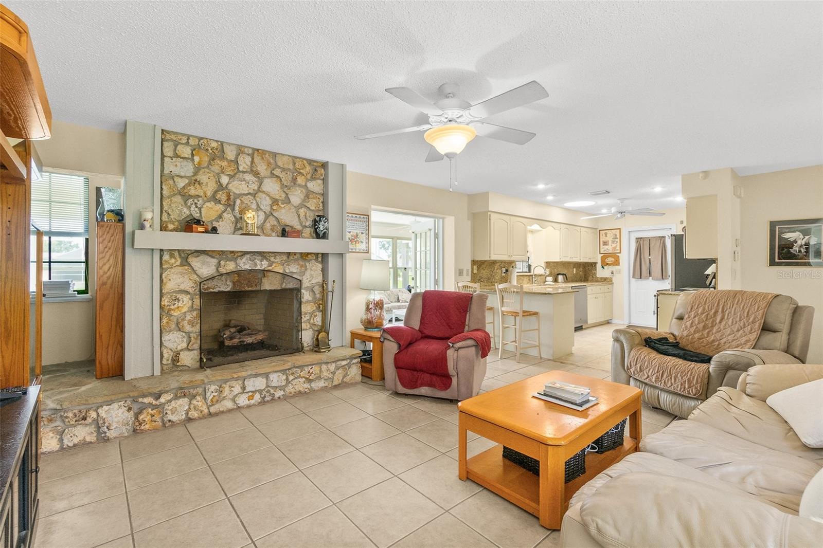 Image 32 of 50 For 6 Claridge Court N