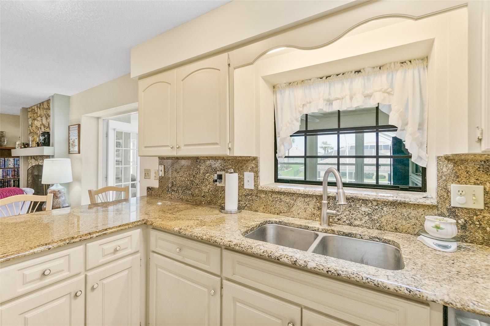 Image 37 of 50 For 6 Claridge Court N