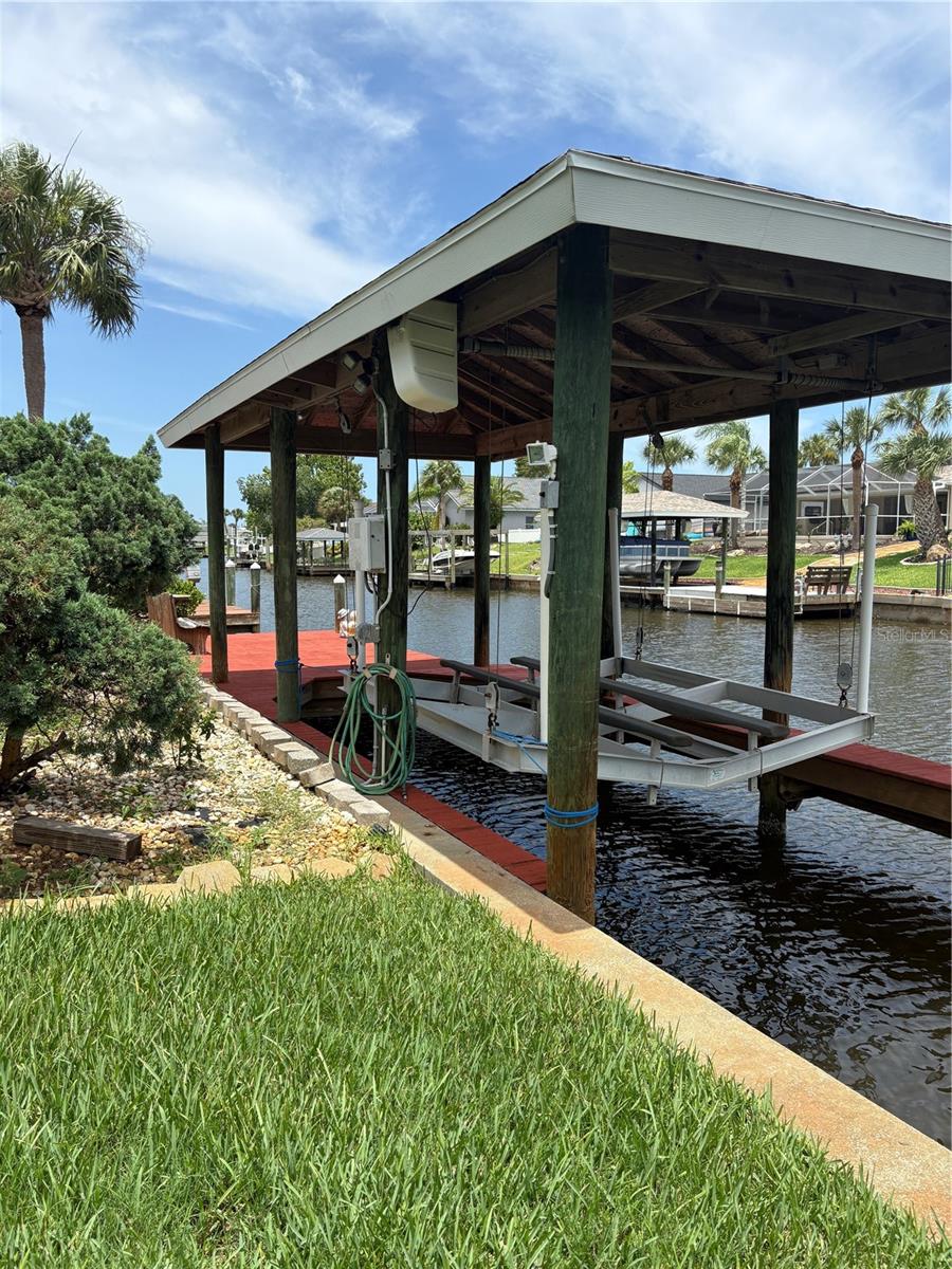 Image 6 of 50 For 6 Claridge Court N