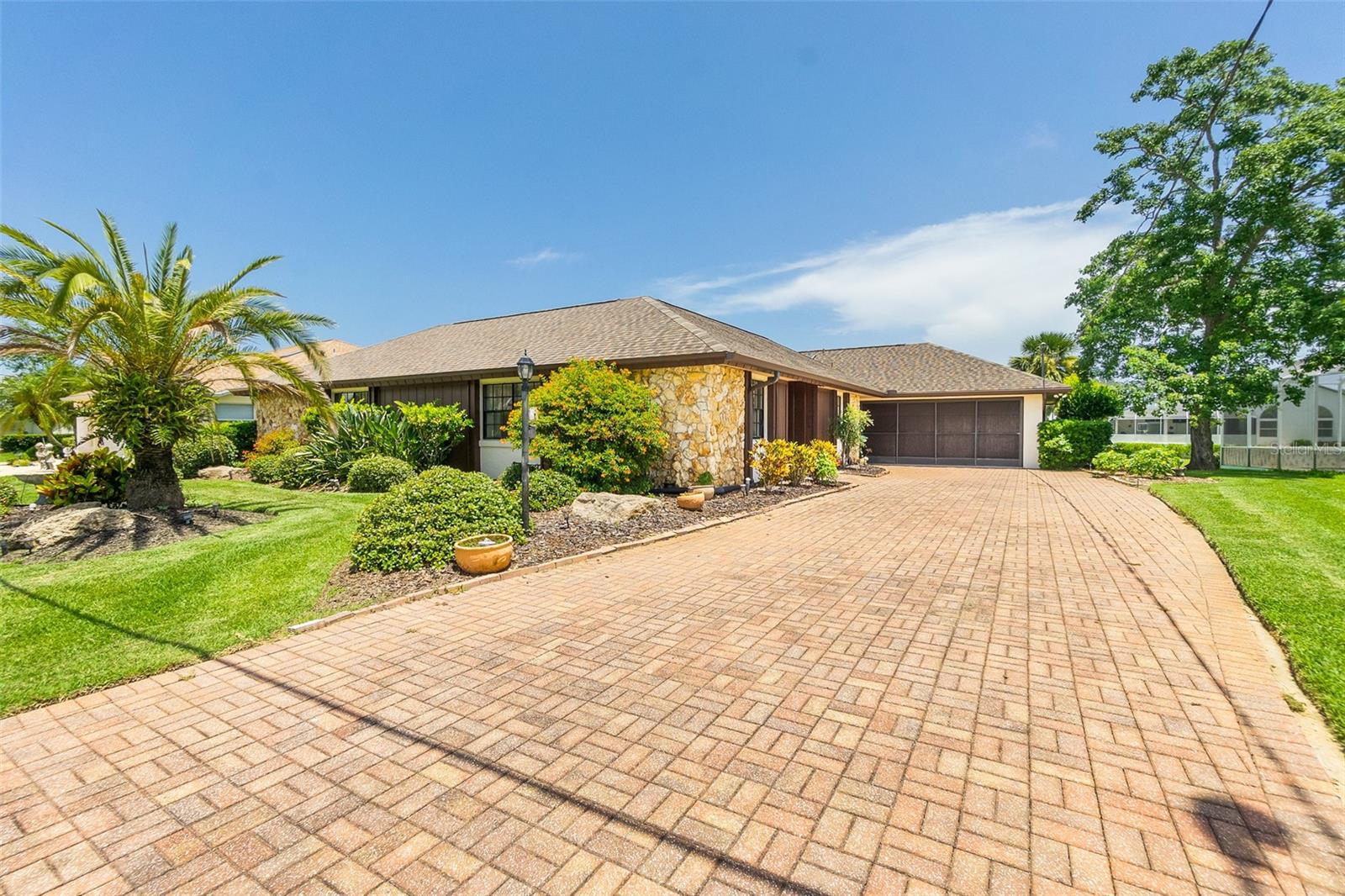 Image 9 of 50 For 6 Claridge Court N