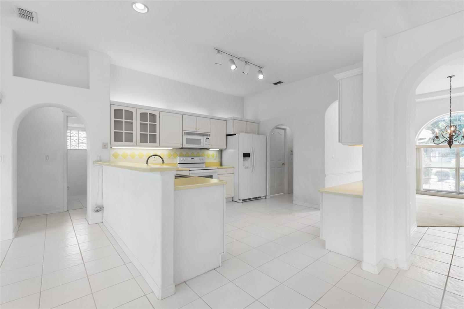 Image 20 of 62 For 16 Birchwood Place