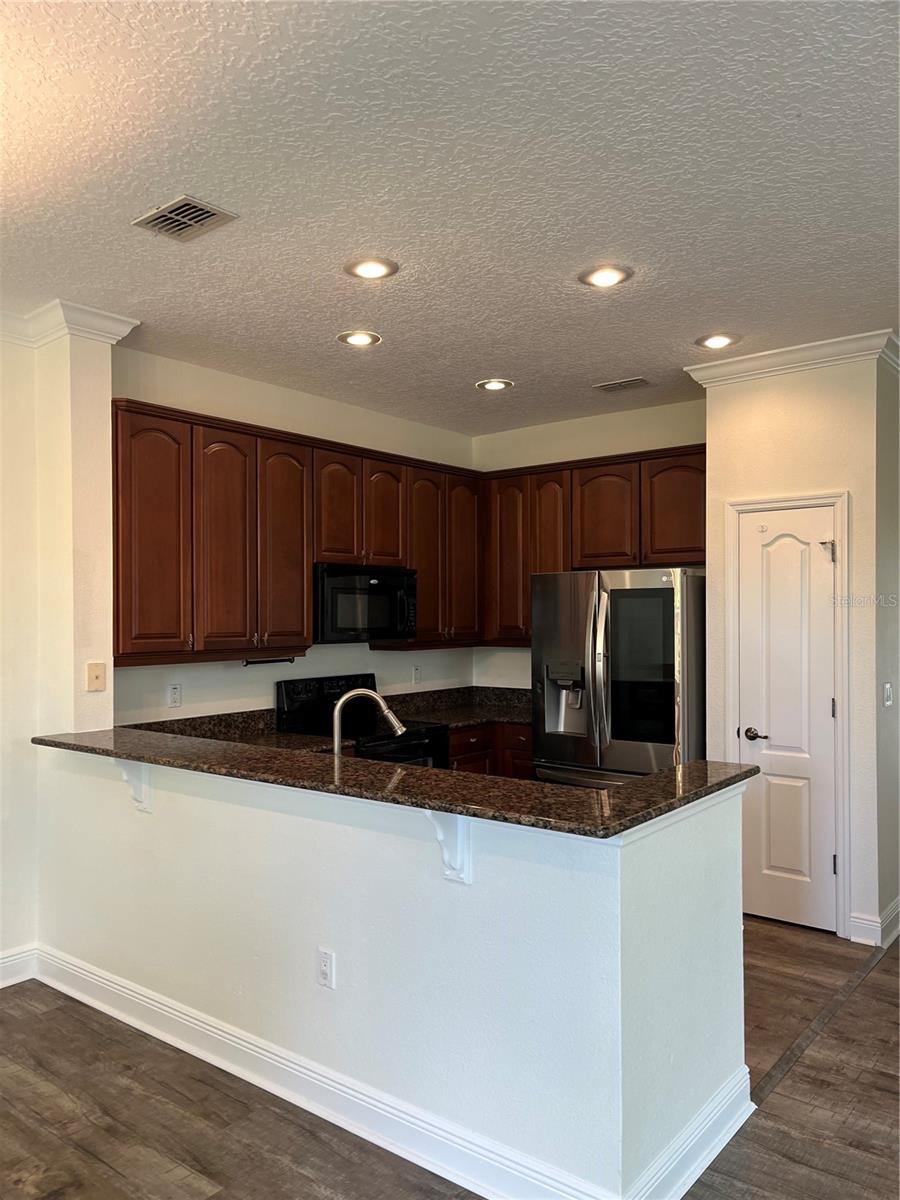 Image 12 of 29 For 200 Riverview Bend S 921