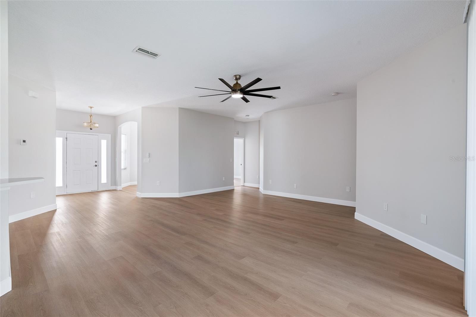 Image 15 of 54 For 32 Roxton Lane