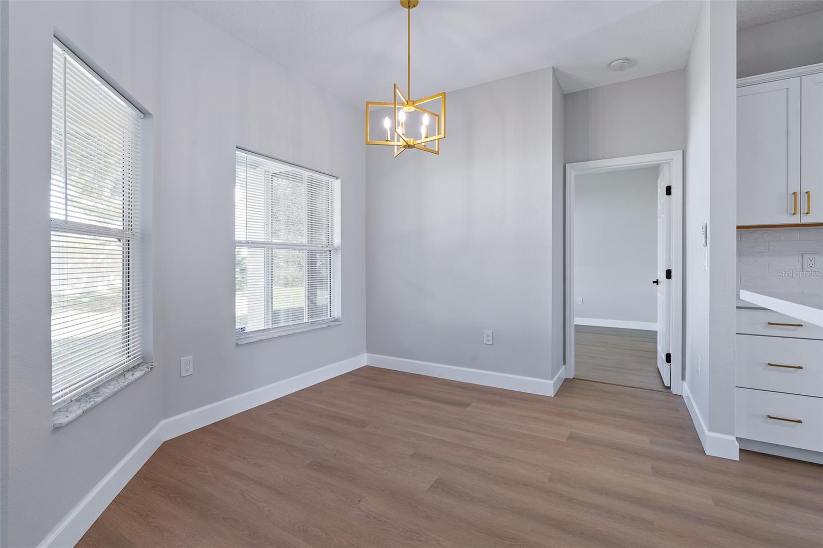 Image 19 of 54 For 32 Roxton Lane