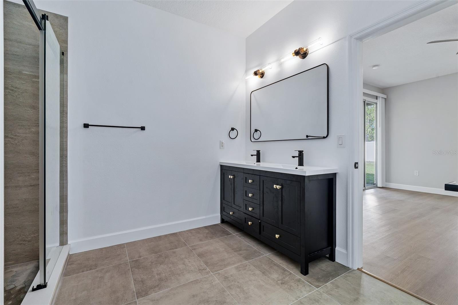 Image 27 of 54 For 32 Roxton Lane