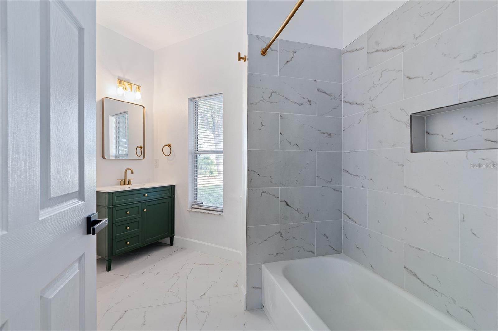 Image 38 of 54 For 32 Roxton Lane