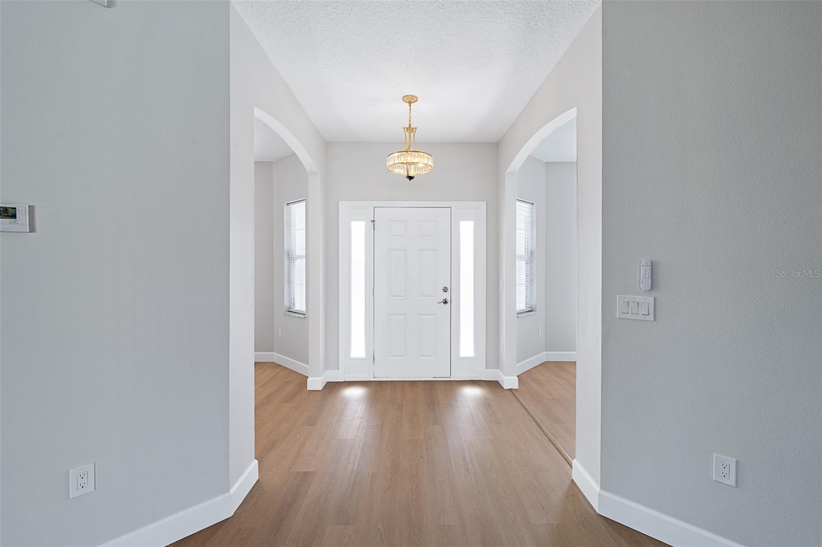 Image 4 of 54 For 32 Roxton Lane
