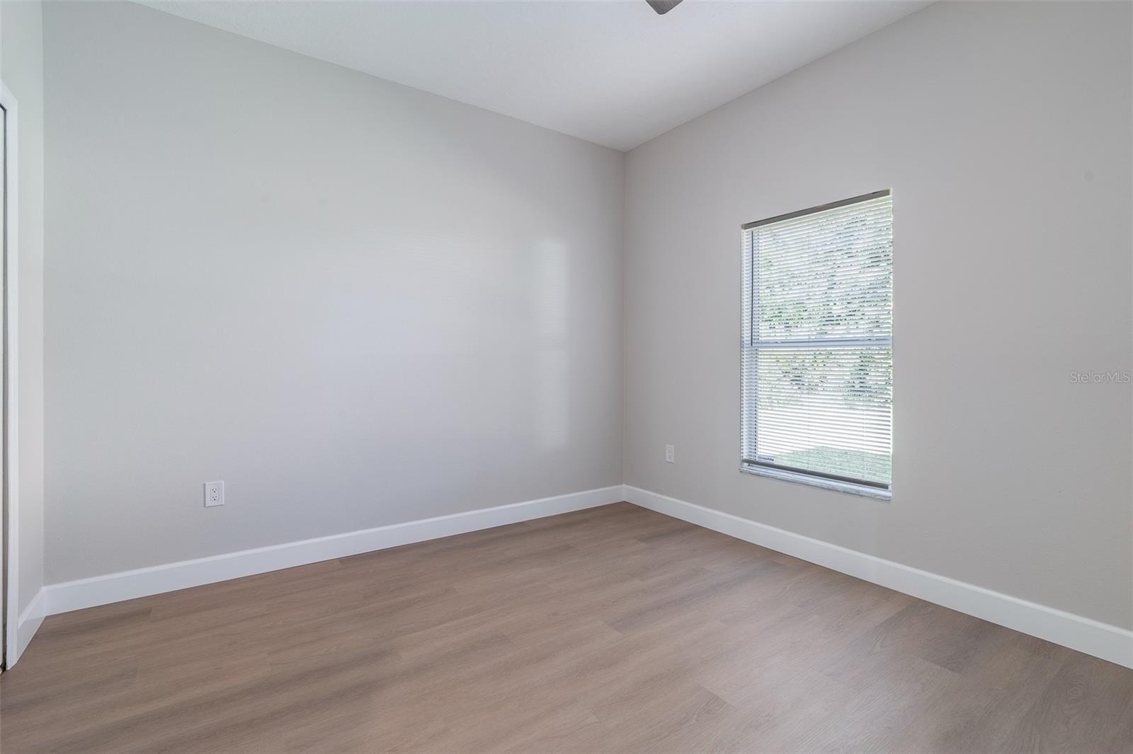 Image 42 of 54 For 32 Roxton Lane