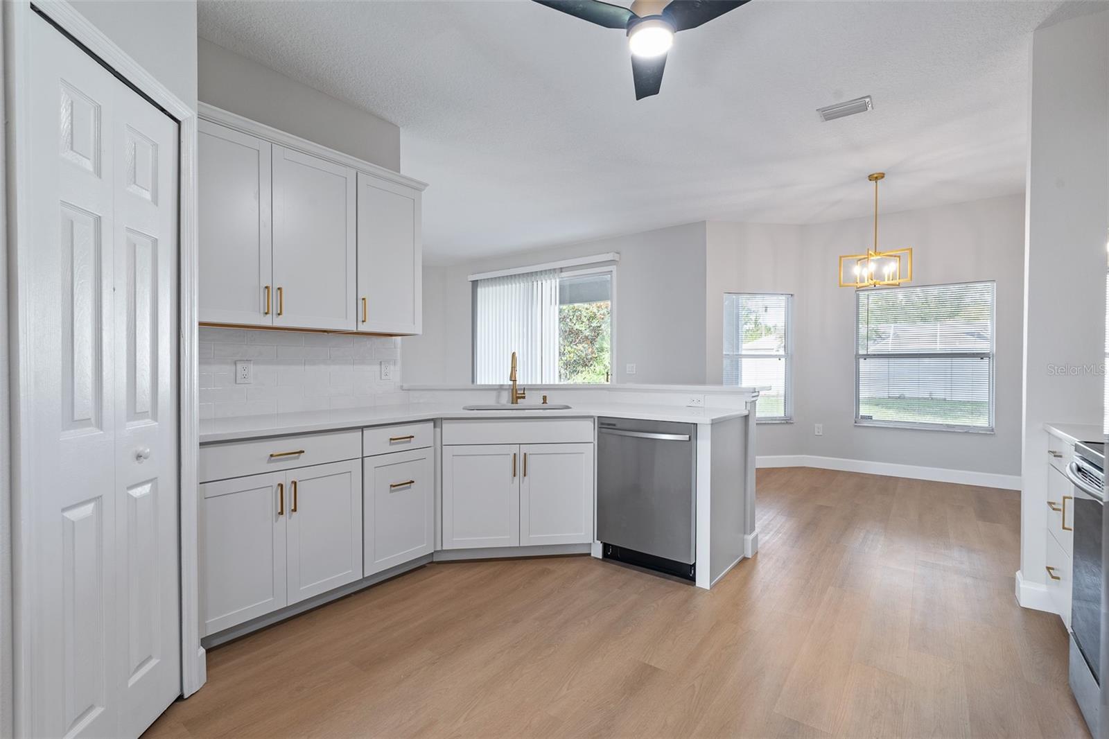 Image 7 of 54 For 32 Roxton Lane