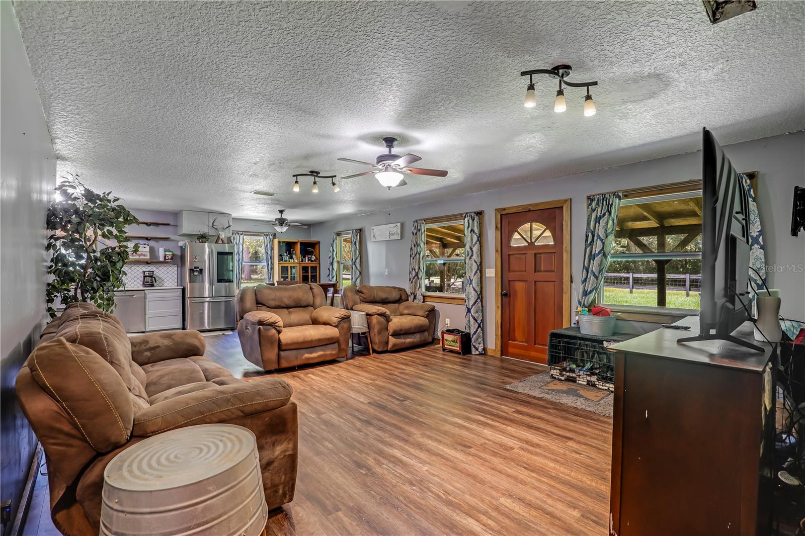 Image 4 of 55 For 5616 Cherrytree Avenue