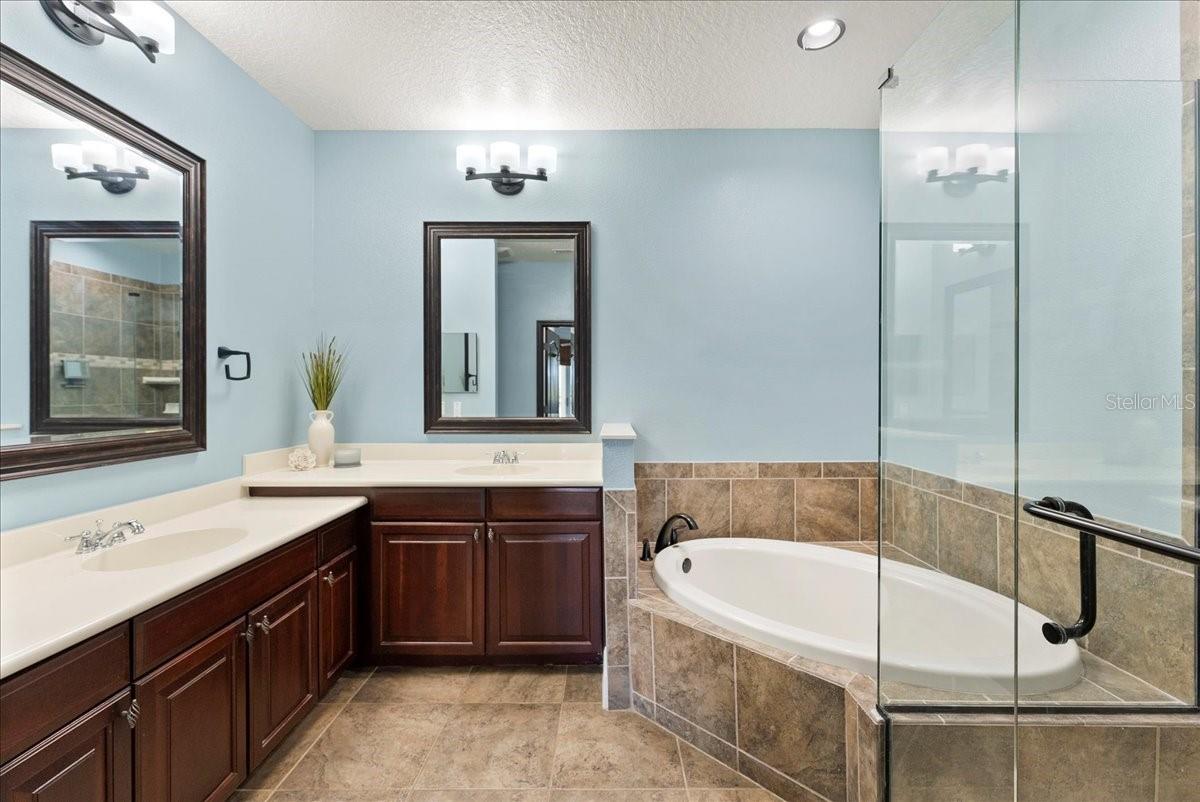 Image 5 of 75 For 115 Riverview Bend S 2145