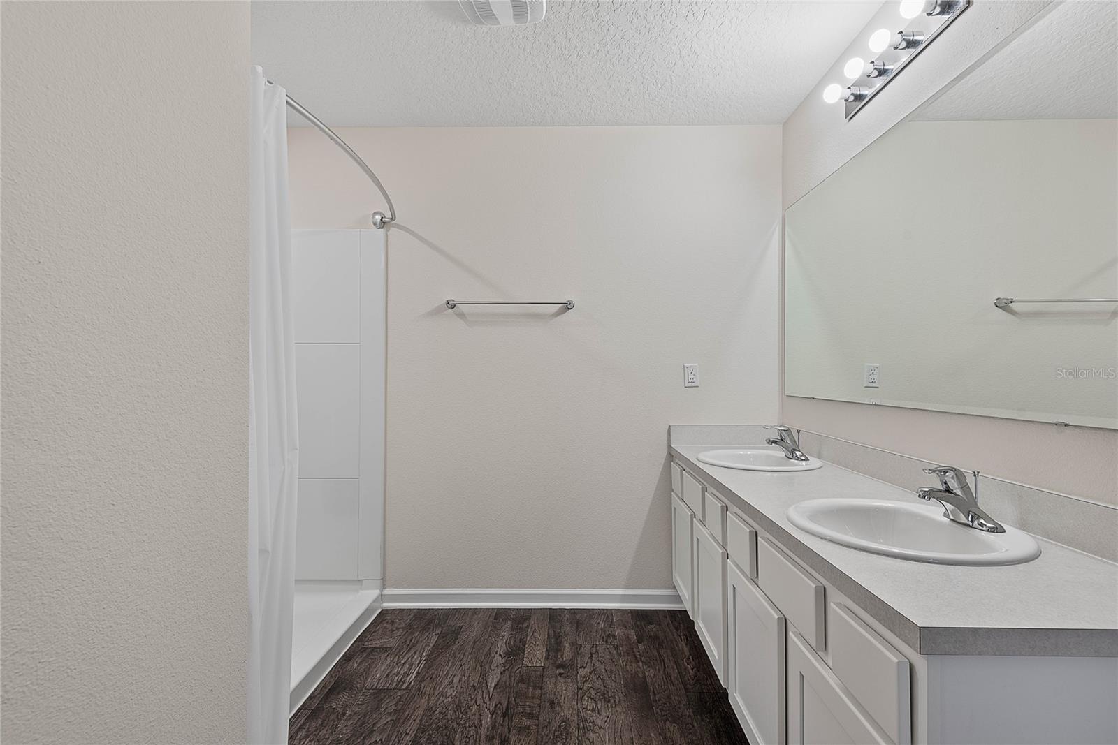 Image 13 of 26 For 657 Grand Reserve Drive