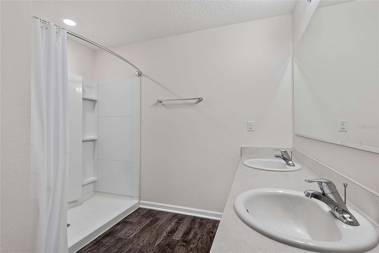 Image 14 of 26 For 657 Grand Reserve Drive