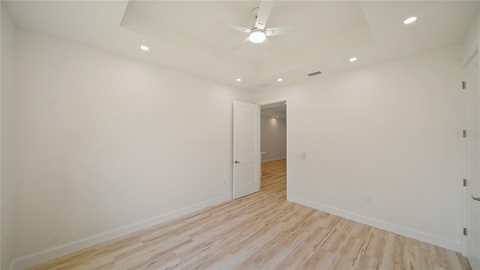 Image 12 of 42 For 8 Bunker View Place