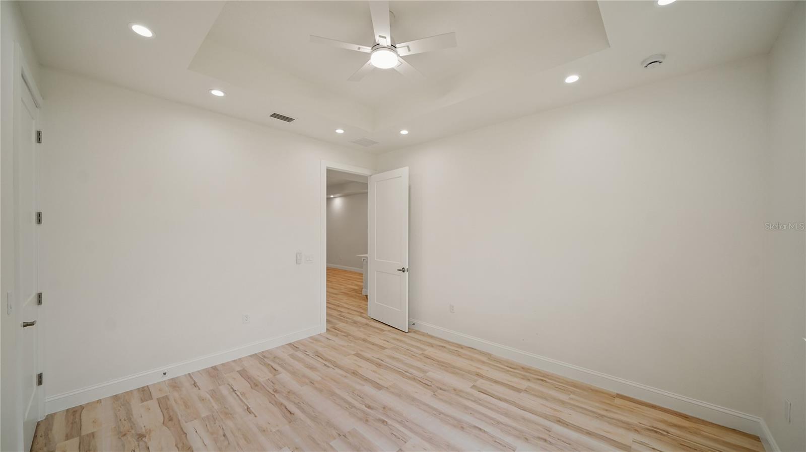 Image 31 of 42 For 8 Bunker View Place
