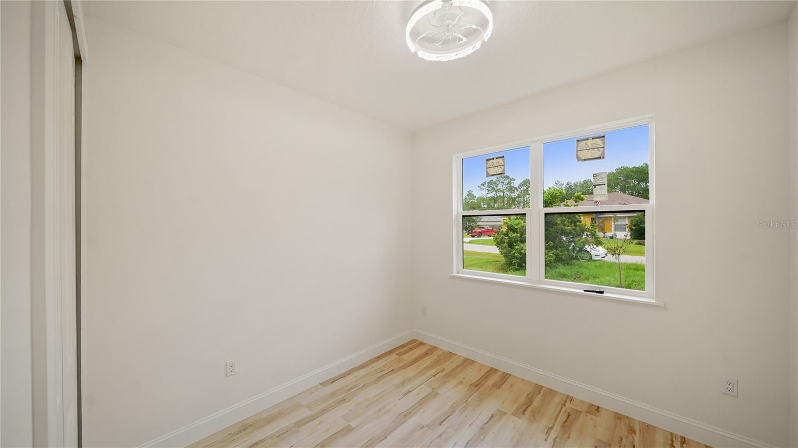 Image 34 of 42 For 8 Bunker View Place
