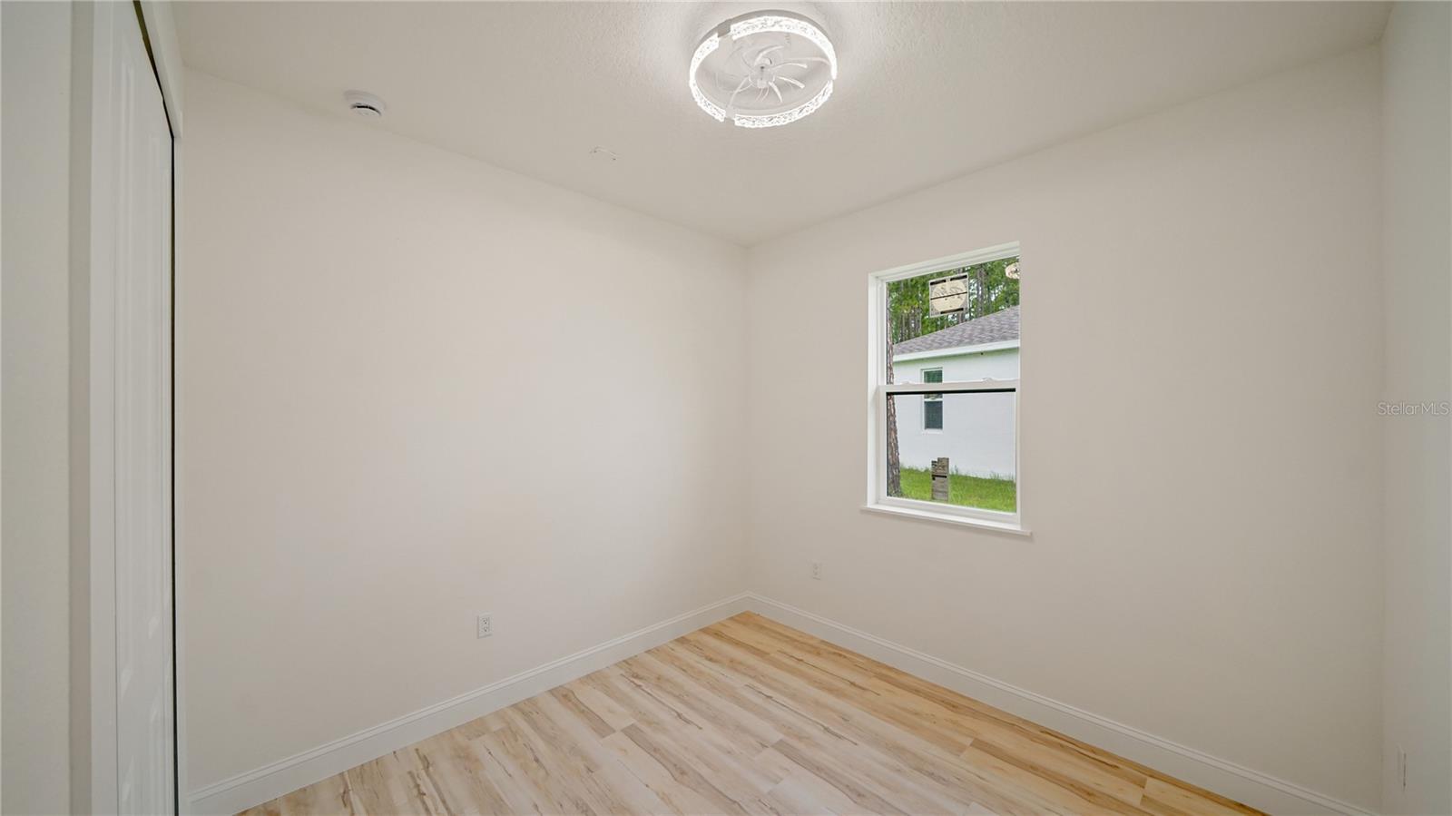 Image 36 of 42 For 8 Bunker View Place