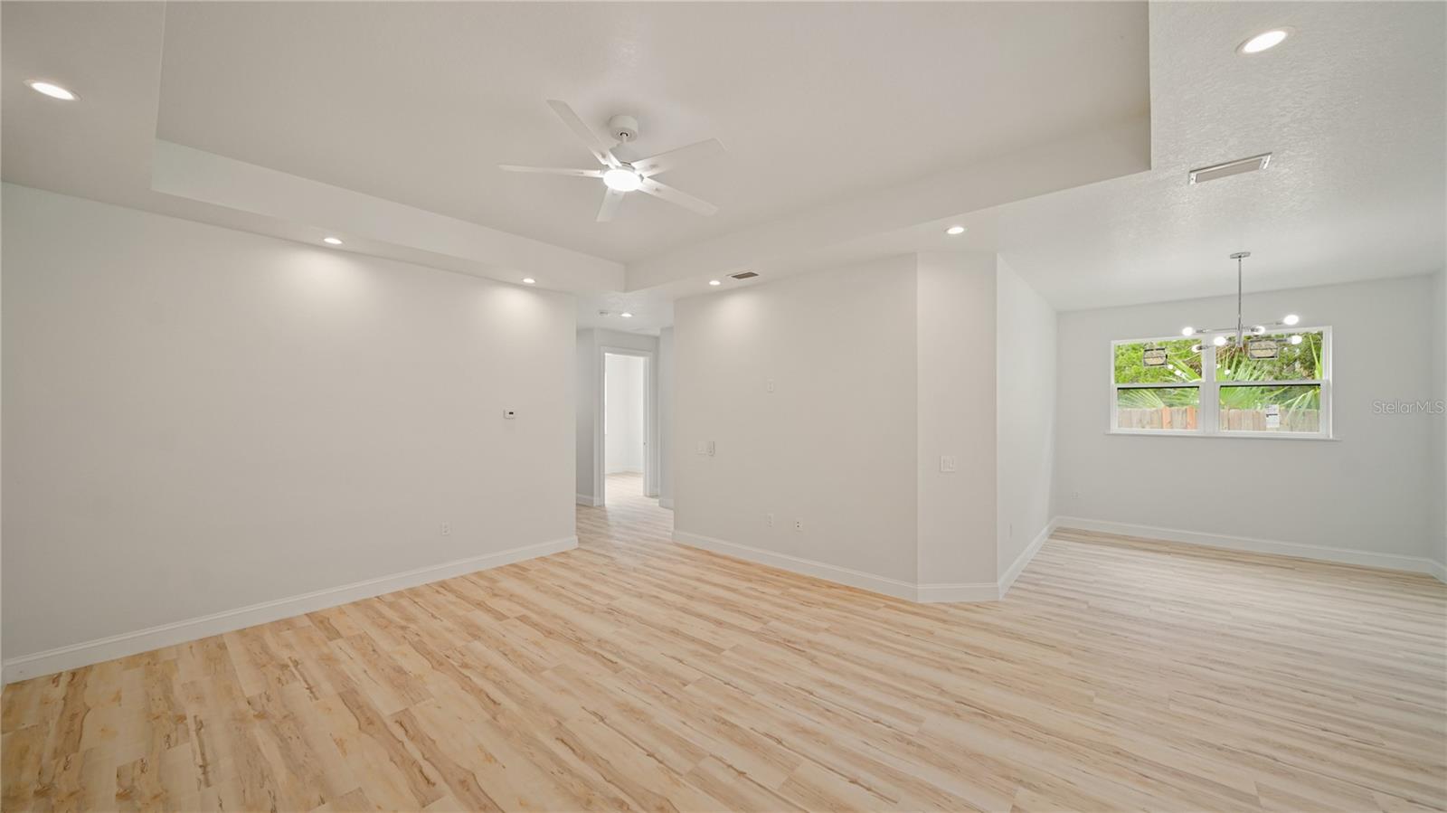 Image 5 of 42 For 8 Bunker View Place