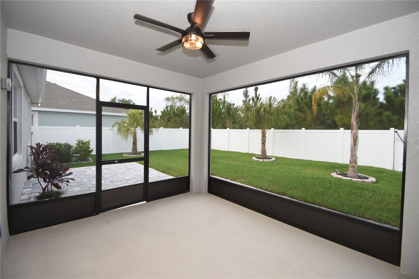 Image 16 of 34 For 20 Oakleaf Way